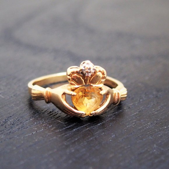 Vintage Jewelry - 14k Gold 2.95 gm Citrine CZ Claddagh Ring